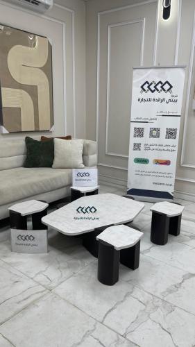 طقم طاولات 5 قطع ارضي بديل الرخام