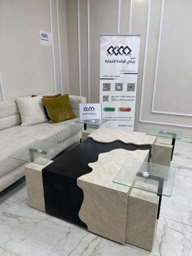 طقم طاولات 5 قطع مموج بديل الرخام