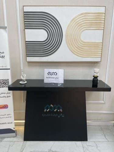 مدخل استقبال خشبي اسود مراية