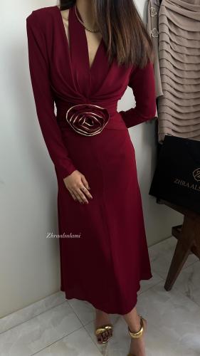 فستان كريب عودي أكمام طويله وورده مطرزه بالخيط الذ...