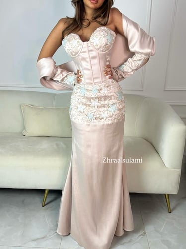 فستان النجوم ( تفته استرتش بيج مطرز يدوياً بالترتر...