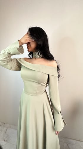 فستان كريب لون تفاحي