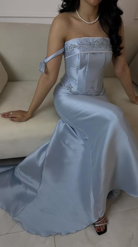 ( فستان سندريلا )كورسيه سماوي مطرز يدوياً بالخرز و...