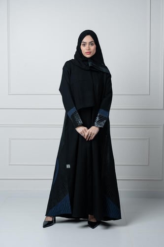 عبايه كريب مع جاكار نص كلوش