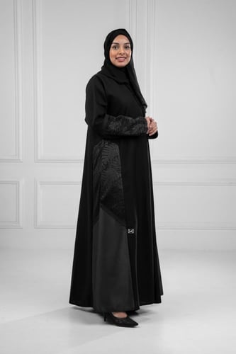 عباية كلوش بتدخيلة دانتيل