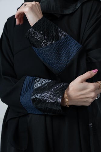 عبايه كريب مع جاكار نص كلوش