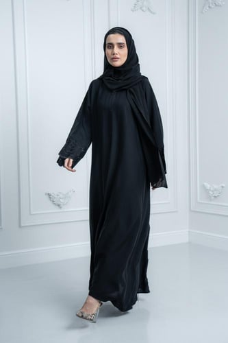 عباية تطريز كم خيط