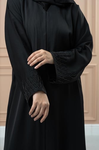 عباية تطريز خطوط يدوي