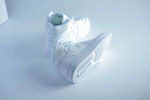 حذاء جوردن 1 ميد أبيض بالكامل من متجر لورد