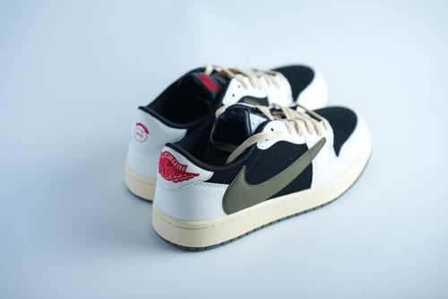 حذاء Nike Air Jordan Low بتصميم ترافيس سكوت المقلو...