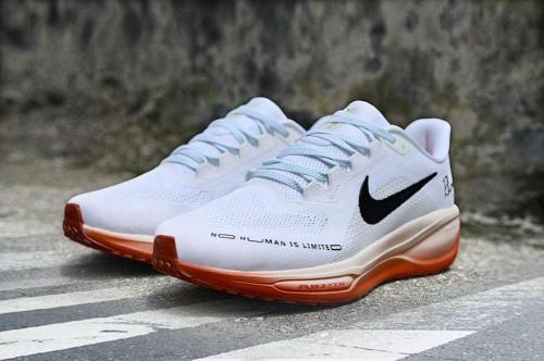 حذاء نايك كيبتشوق الأبيض من لورد