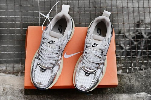 Nike Zoom Vomero 5 للراحة القصوى