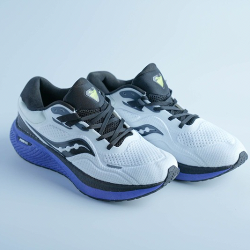 حذاء Saucony الأبيض للرجال – راحة وأناقة رياضية مث...
