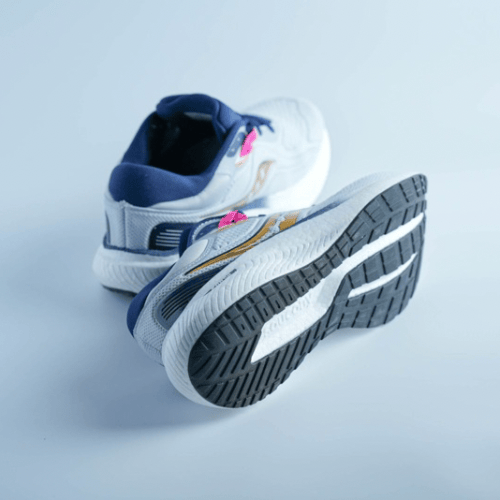 حذاء رياضي رجالي من Saucony تصميم أنيق وراحة طول ا...