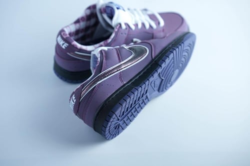 حذاء Nike SB Dunk بنفسجي بتفاصيل جريئة ولمسة شبابي...