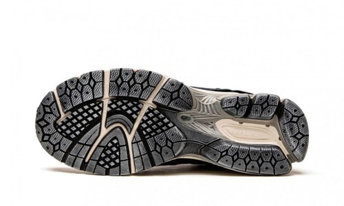 حذاء | New Balance 2002R Black Grey Distressed