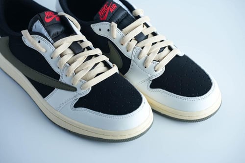 حذاء Nike Air Jordan Low بتصميم ترافيس سكوت المقلو...