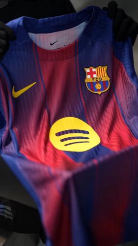 بوكس برشلونة الأصلي — 5 تيشيرتات لعشاق البلوغرانا
