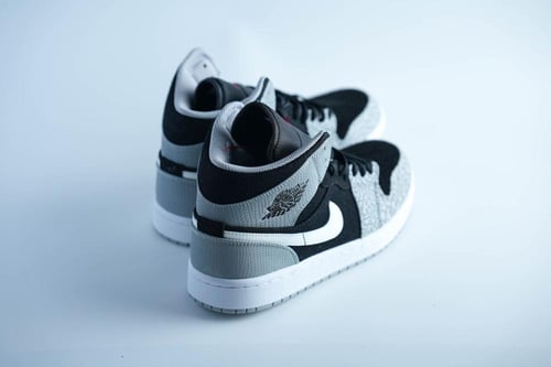 حذاء Jordan Mid رمادي وأسود بنقشة الفيل ولمسة أيقو...