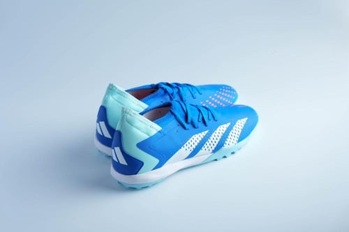 حذاء كرة قدم Adidas Predator أزرق - سيطرة فائقة عل...