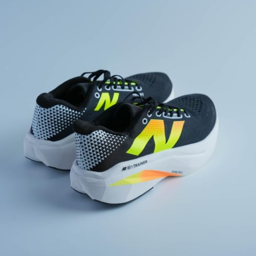 نيو بالانس أسود نيون أداء متقد