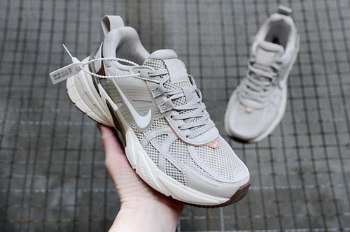 حذاء نايك vomero 5 بيج من متجر لورد