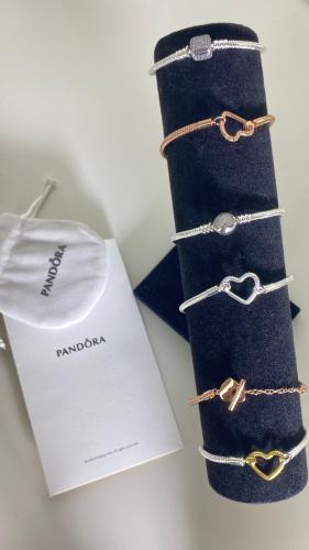أساور Pandora بتصاميم متنوعة – لمسة فاخرة بأناقة ع...