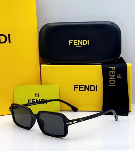 نظارة شمسية FENDI