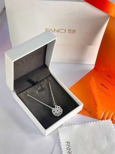 عقد FANCI الفاخر