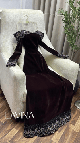 أوريانا نيفي – فستان دانتيل ملكي