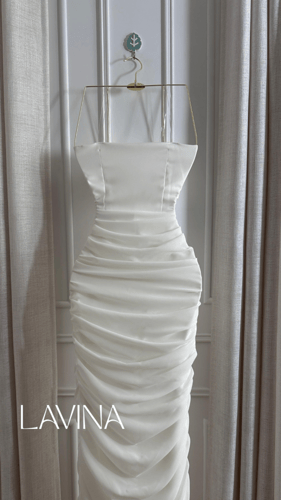 إيلارا وايت – فستان أنيق مع بوليرو