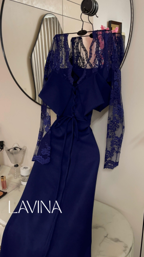 أوريانا نيفي – فستان دانتيل ملكي