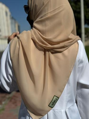 طرحه باللون البيج