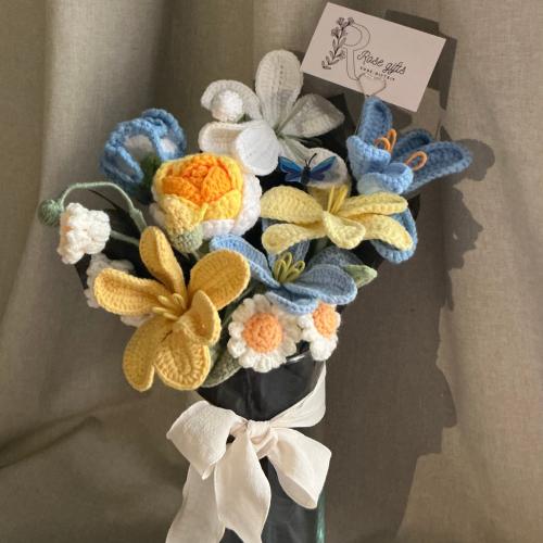 Rose crochet vase