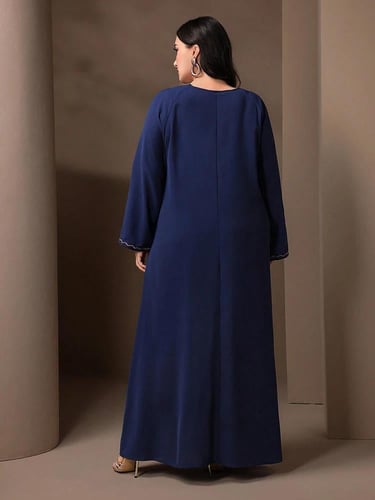 عباية بتطريز لامع مميز