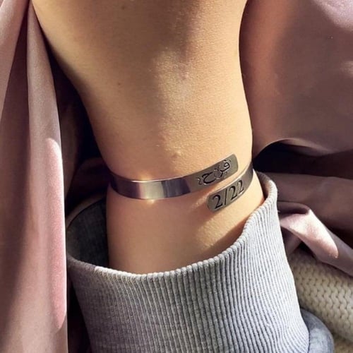 سوار الأسم و التاريخ بتصميمك مطلي ذهب. متجر الزين