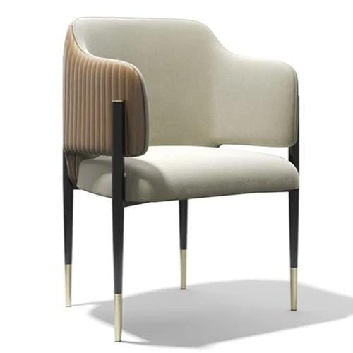 كرسي خشب مع جلسه وظهر جلد