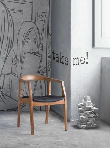 كرسي خشب مع جلسه جلد