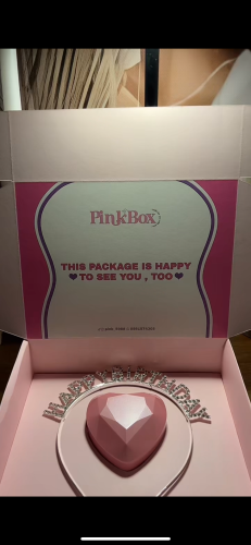 Christmas box, heart-shaped illuminated necklace, hairband, card to add a phrase, and a bag