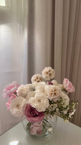 فازة ورود صناعية
