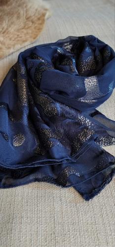 A dark blue and gold hijab SCA022