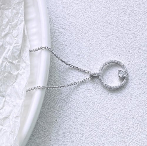 قلادة الزركون بتصميم انيق