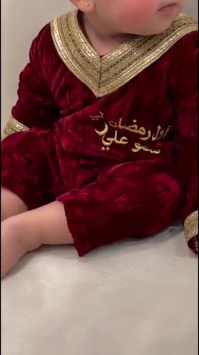 بربتوز مخملي – طراز تراثي ملكي (تطريز ذهبي مخصص)