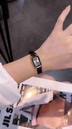 ساعة نسائية روعة