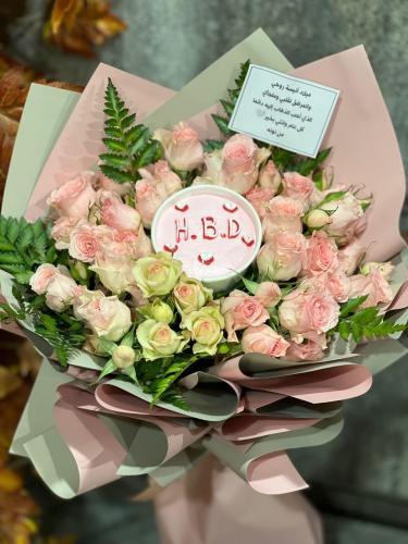 باقة ورد مع كوب كيك بورود خربزي
