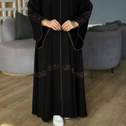 عباية صيفية بقماش كريب ملكي كوري قصه واسعة بقيطان بني وتطريز الطرحة اسود بتطريز مناسب للعباية