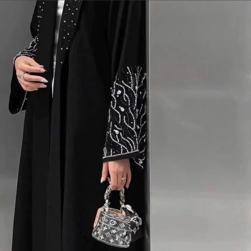 عبايه صيفيه بقماش كريب ملكي كوري القصه نص كلوش بشك يدوي مميز تأتي مع طرحه سوداء