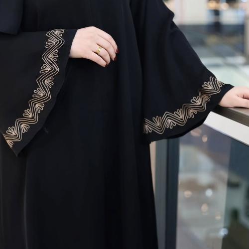 عباية صيفية بقماش كريب ملكي كوري القصه كلوش عباية لف اكمام واسعة بتطريز مميز الطرحة اسود مع تطريز مناسب للعباية