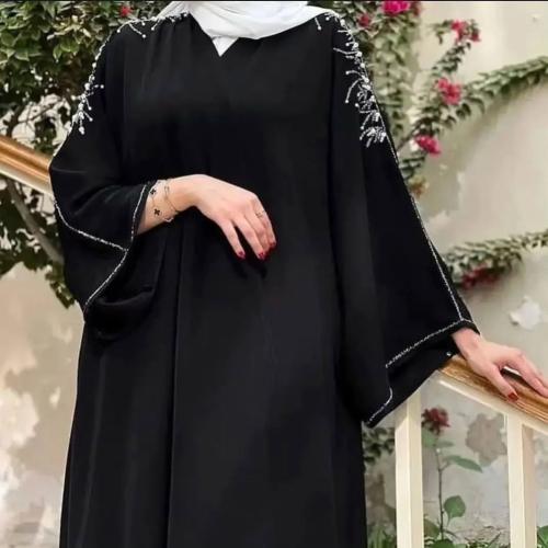 عباية صيفية بقماش كريب ملكي كوري القصة نص كلوش لف اكمام واسعة بشك يدوي فضي مميز الطرحة اسود بشك مناسب للعبايه