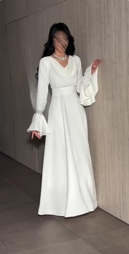فستان أبيض نقي